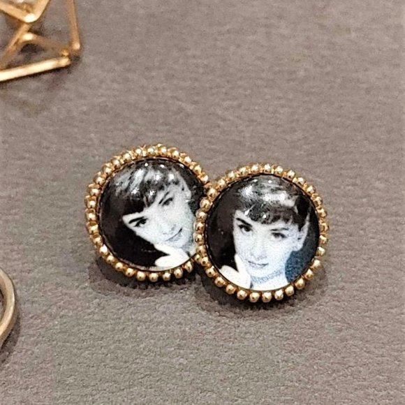 A Collection of Beautiful Gold (Costume Jewellery) Rings and Earrings from Blue - Picture 2 of 7